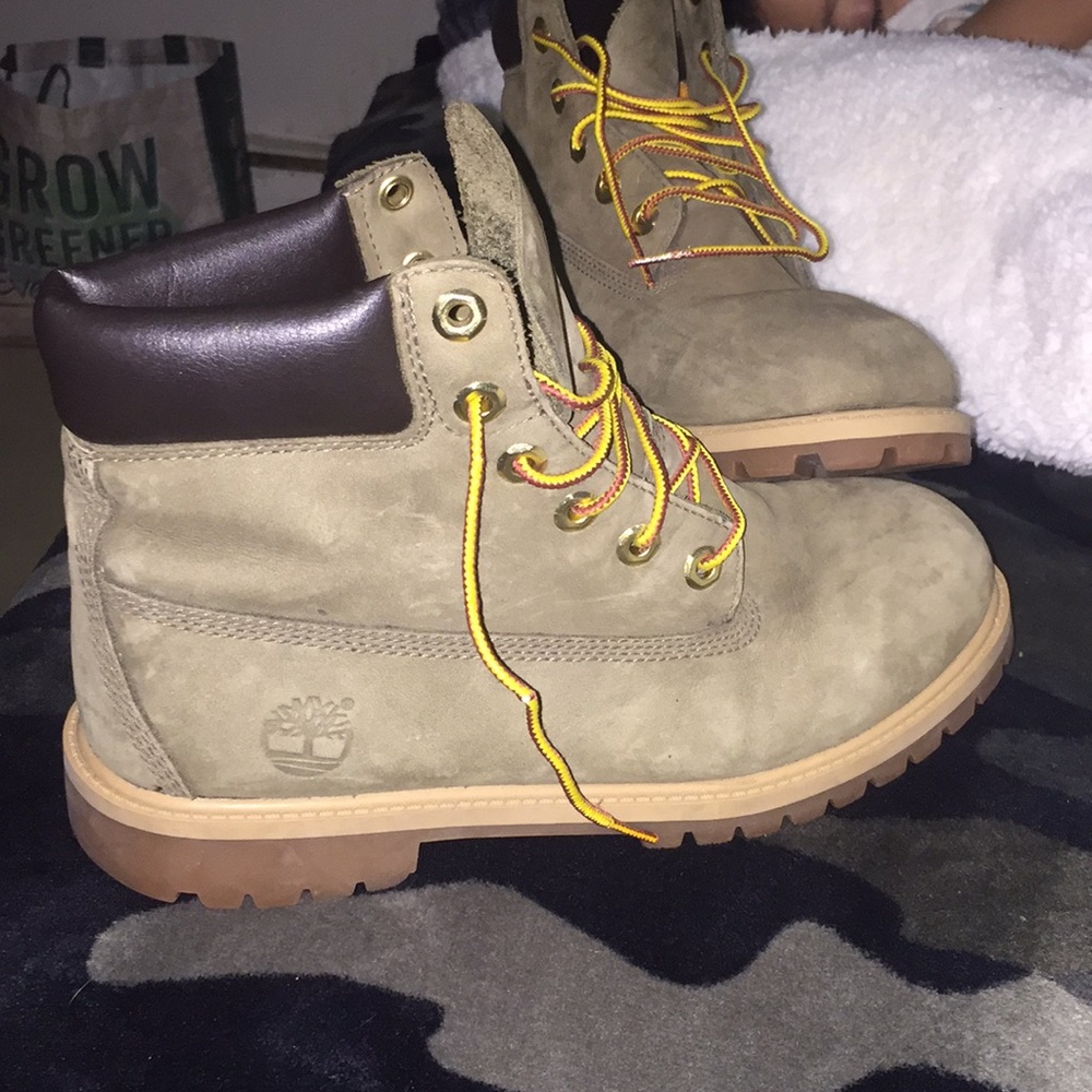Timberlands Rare Olive unisex size 7 M/W8.5-9